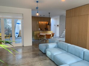 Een televisie en videogames