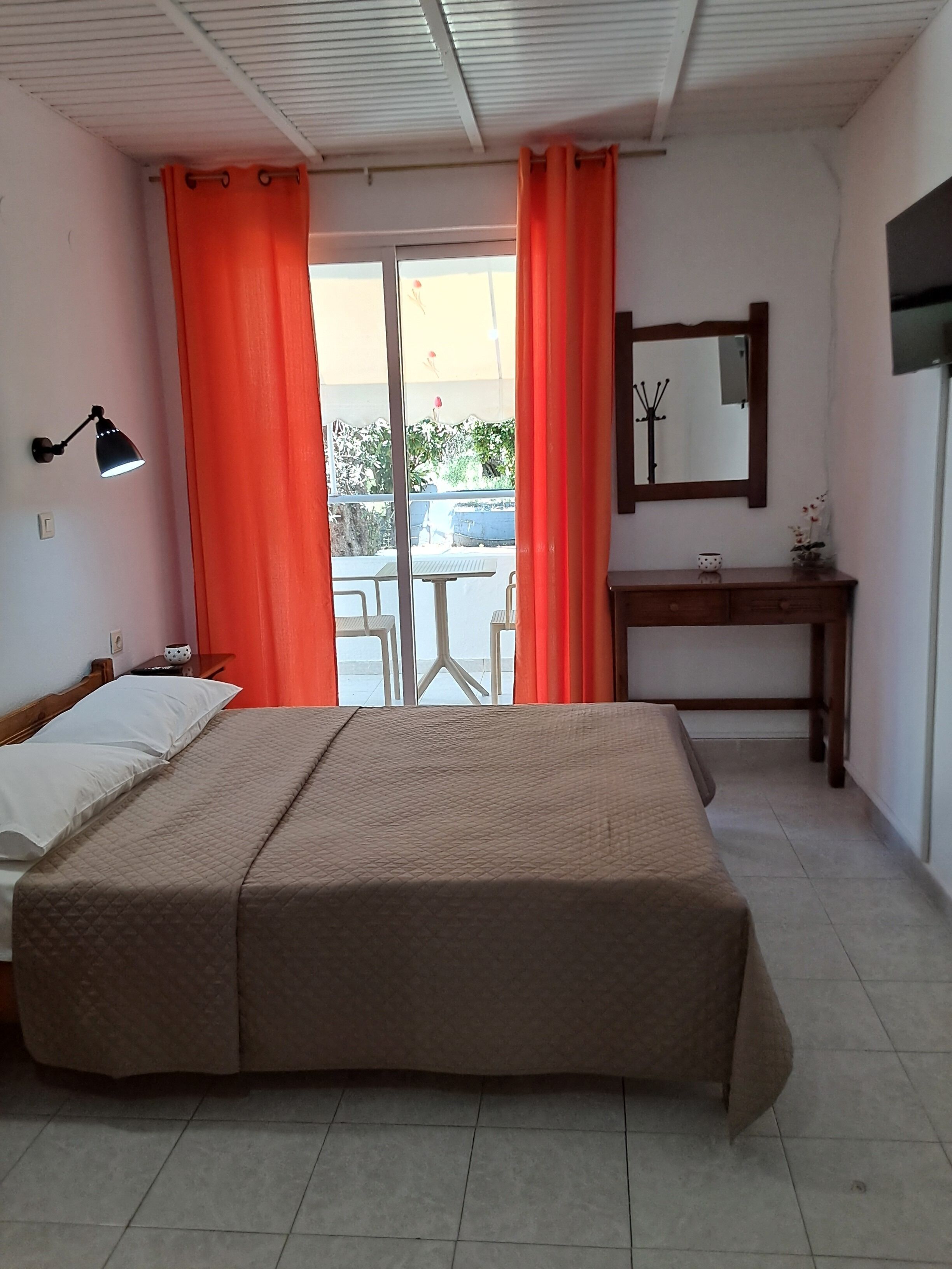 Basic Studio, Garden View, Garden Area | Soundproofing, free WiFi, bed sheets