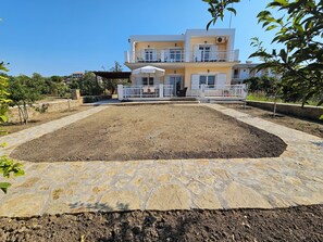 المنطقة المحيطة بالمنشأة