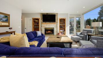 Smart TV, fireplace