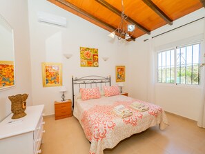 3 bedrooms, iron/ironing board, free WiFi, bed sheets