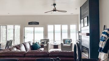 Smart TV, fireplace, books, stereo