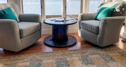 Family & Dog-Friendly Lakeside Retreat 15-min to Mount Sunapee