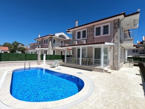 Outdoor pool, pool loungers