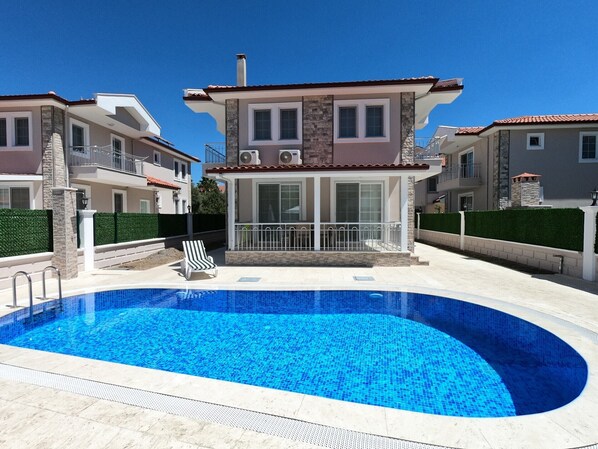 Outdoor pool, pool loungers