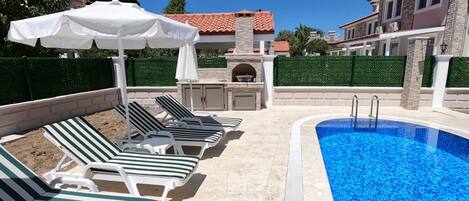Outdoor pool, pool loungers