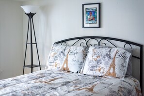 1 室のベッドルーム、デスク、アイロン / アイロン台、WiFi (無料)