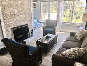 Smart TV, fireplace, books - 111 Popple Bottom- Newly remodeled, central a/c, private pond beach access (Sandwich)