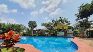 Outdoor pool - Posada el paraiso (Tepoztlán)