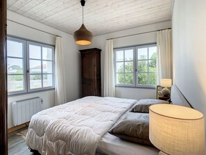 3 soverom, strykejern/-brett, reiseseng for barn og wi-fi (inkludert)