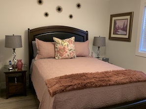 3 habitaciones, tabla de planchar con plancha, wifi y ropa de cama 