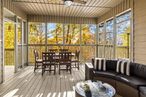 Outdoor dining - Big Lodge* River Access * 11 beds *Sleeps 22* (Townsend)