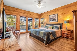 5 chambres, bureau, fer et planche à repasser, lit parapluie