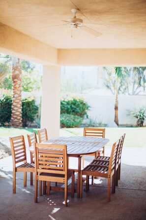 Outdoor dining - Huge Private Yard + Casita surrounded by Date Palms! (Palm Desert)
