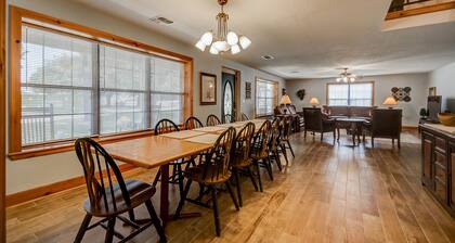 6bdrm Walk to Beach or Marina! Swim, Fish, Launch!