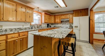 6bdrm Walk to Beach or Marina! Swim, Fish, Launch!