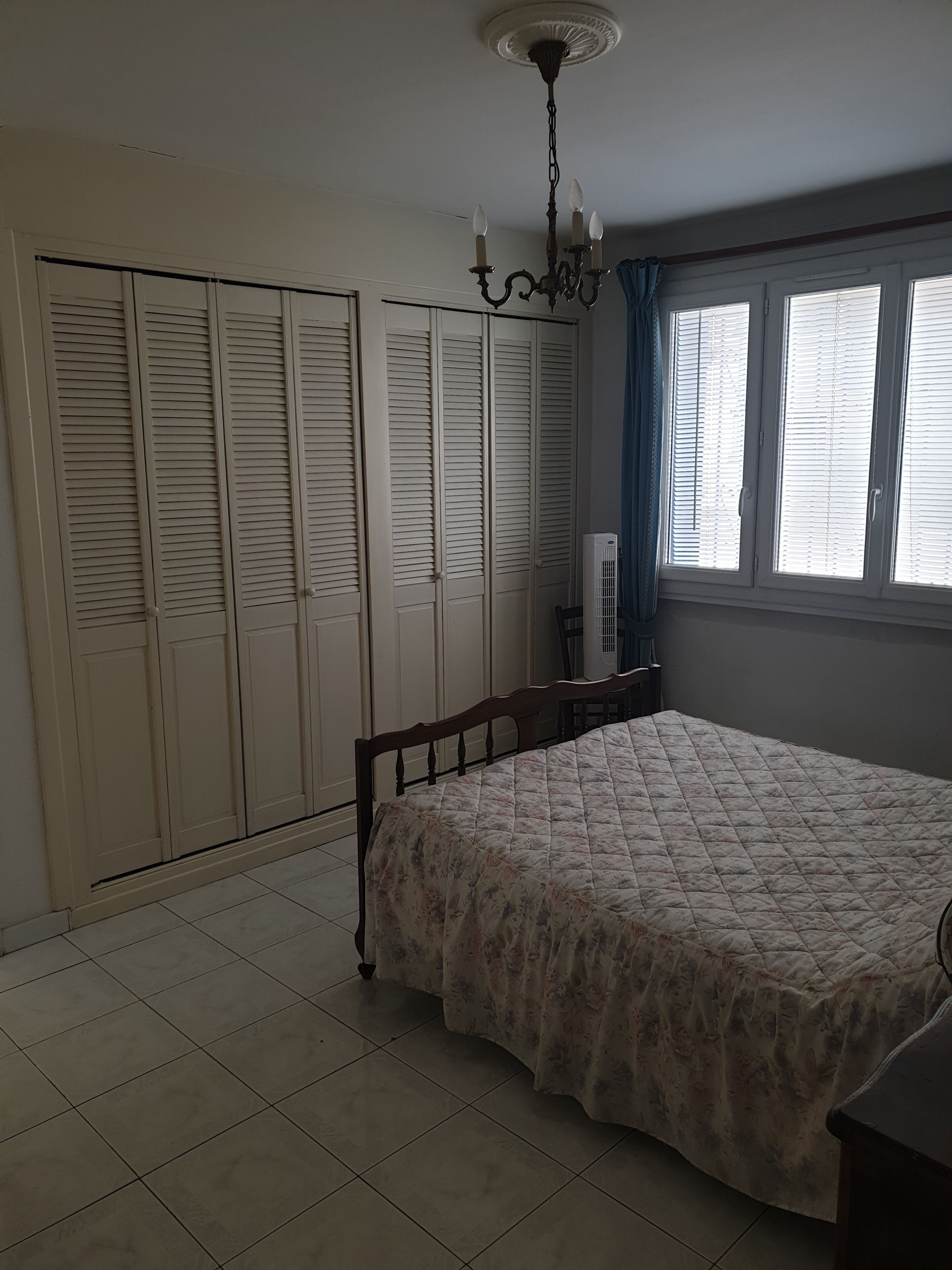 3 bedrooms, in-room safe, iron/ironing board, travel cot