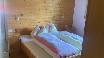 2 bedrooms, WiFi, bed sheets, wheelchair access