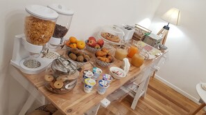 Tägliches Frühstücksbuffet gegen Gebühr