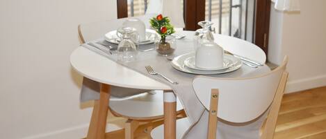 Tägliches Frühstücksbuffet (8 EUR pro Person)