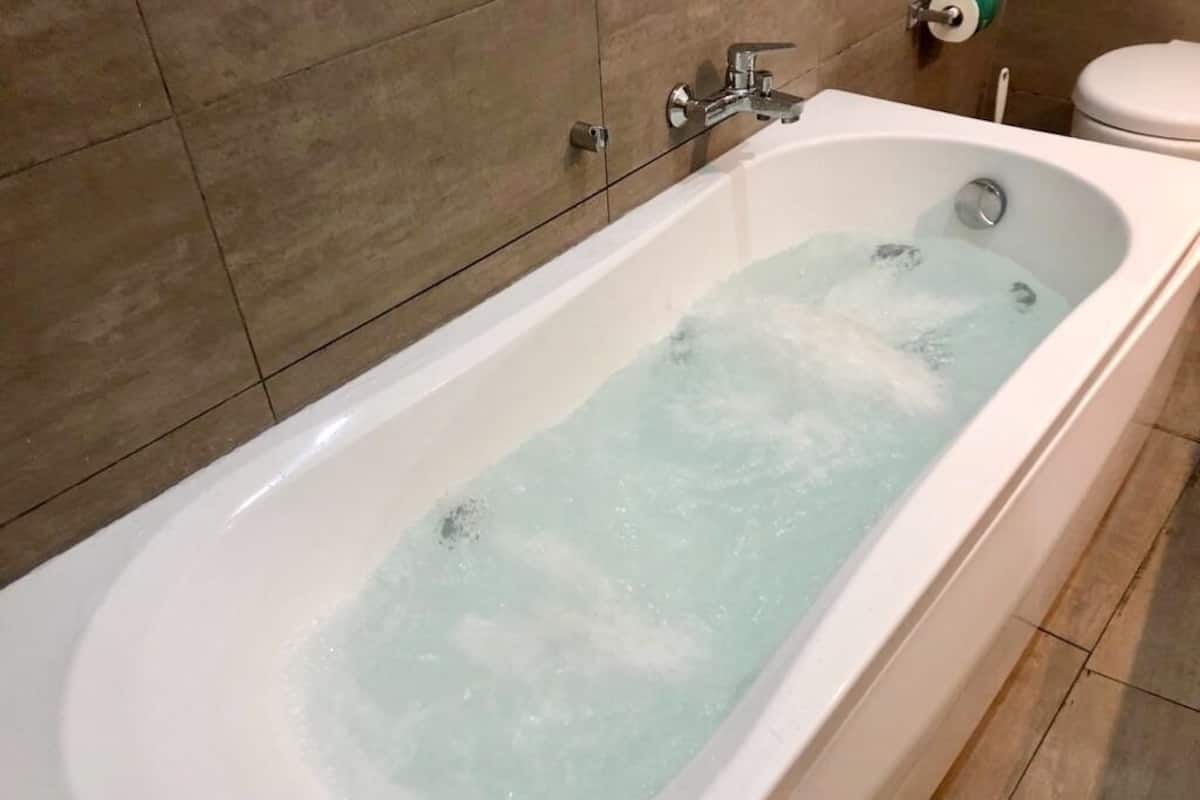 Private spa tub