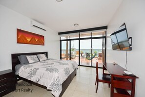 5 bedrooms, desk, free WiFi, bed sheets - Fully Furnished Beachfront House Pool and Jacuzzi Sleep 17 People (San Clemente)