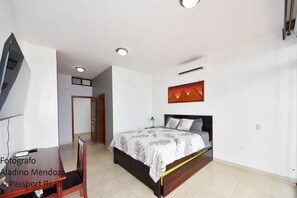 5 bedrooms, desk, free WiFi, bed sheets