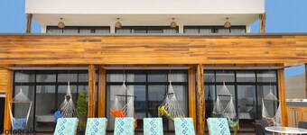 Fully Furnished Beachfront House Pool and Jacuzzi Sleep 17 People