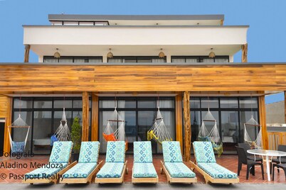 Fully Furnished Beachfront House Pool and Jacuzzi Sleep 17 People