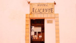 Property entrance - Hotel Alicante (Tunja)