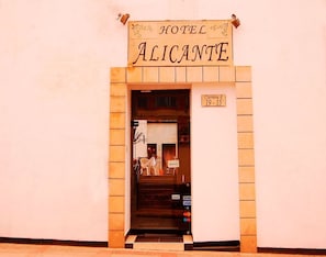 Property entrance - Hotel Alicante (Tunja)