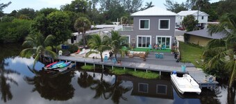 The Beach House on Lake Naples on the Gulf, luxury Zen Stunning 1/1 apartment