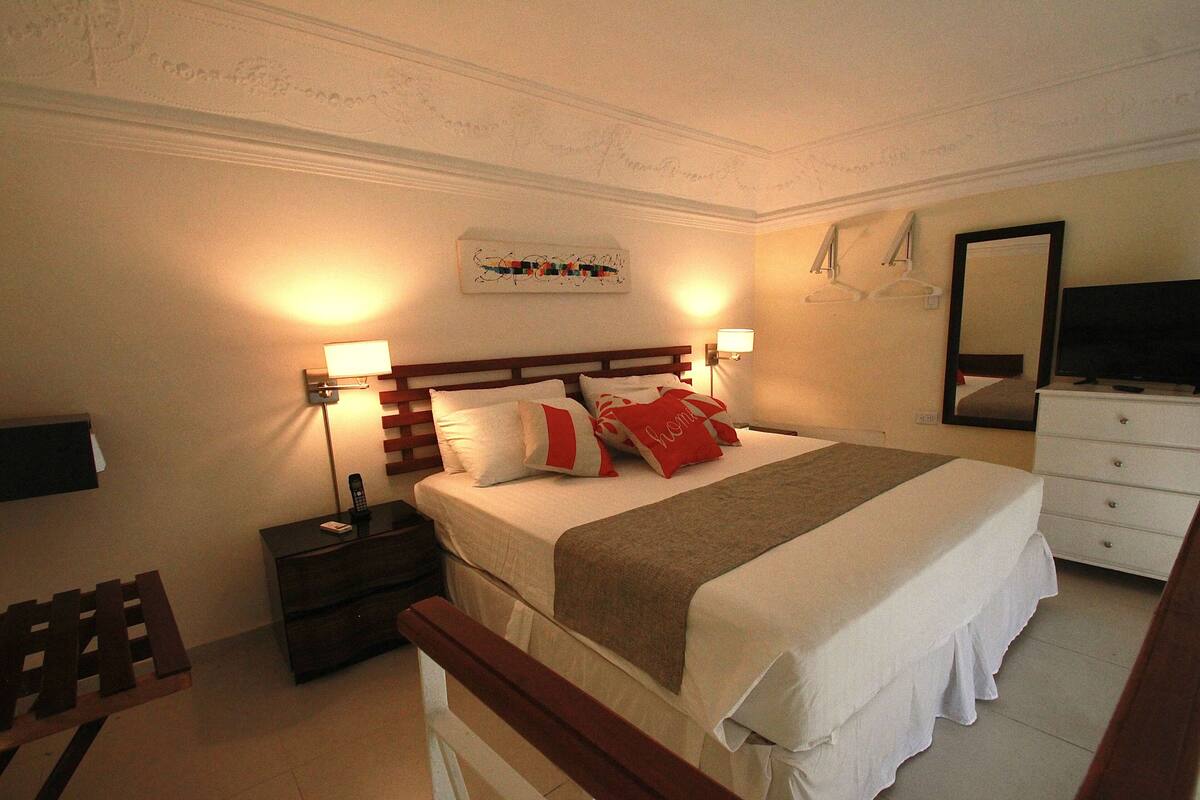 Junior Suite | Minibar, in-room safe, iron/ironing board, WiFi