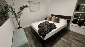 4 bedrooms, desk, iron/ironing board, free WiFi