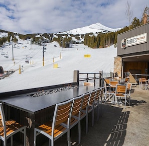 Enjoy a meal with a view of the ski slopes at Robbie's Tavern, where a long table offers seating for all.