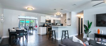 Salt Pool Oasis w/ Firepit & Pergola Walk to Publix & Restaurants - 1 Mile to UF