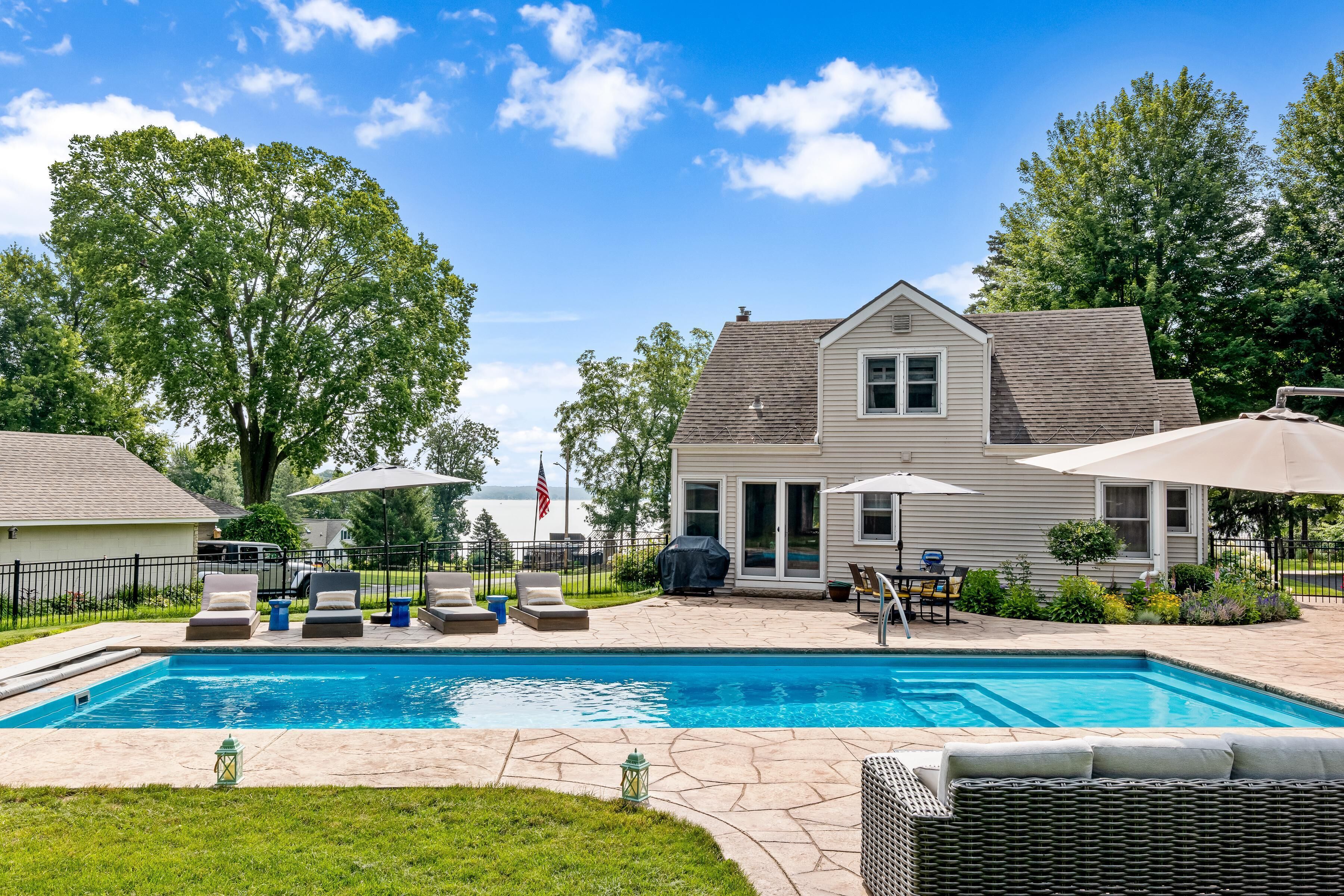 Lake views, in-ground pool, walk to town and restaurants