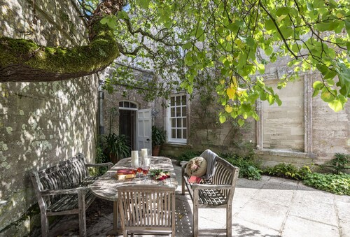 The Garden house with 4 double bedrooms and beautiful rural views