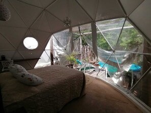 1 quarto, cofres nos quartos, escrivaninha