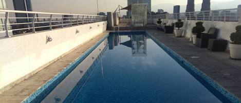 Utendørsbasseng og et oppvarmet basseng