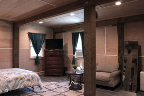 1 bedroom, desk, iron/ironing board, WiFi