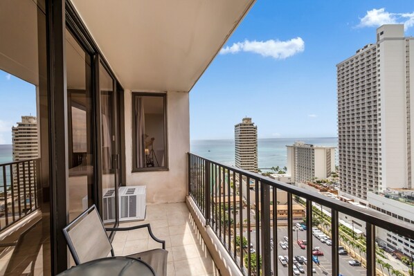 Property grounds - 22nd Floor Condo with Stunning Ocean Views and Free Parking! by Koko Resort Vacation Rentals (Honolulu)