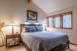 2 habitaciones, escritorio, tabla de planchar con plancha y wifi 