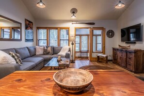 Televisión, chimenea, Netflix y servicios de streaming 