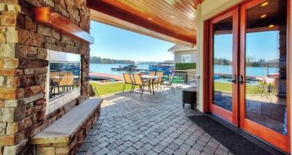 !Waterfront Cabana With Fireplace And Hot Tub!