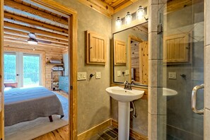 4 Schlafzimmer, Schreibtisch, Reisekinderbett, kostenloses WLAN