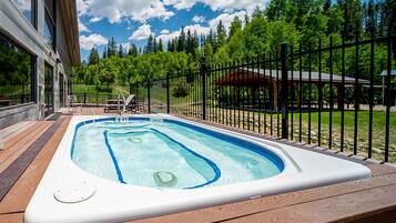 Bain à remous extérieur