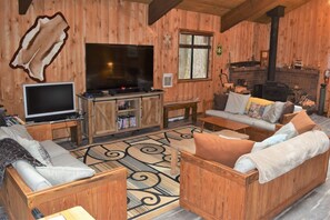 Smart TV, fireplace, DVD player