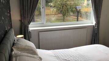 2 bedrooms, iron/ironing board, travel cot, WiFi