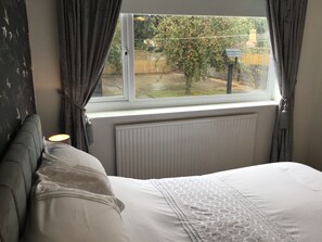 2 bedrooms, iron/ironing board, travel cot, WiFi